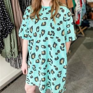Easel La blue turquoise and animal print tee shirt dress size small nwt